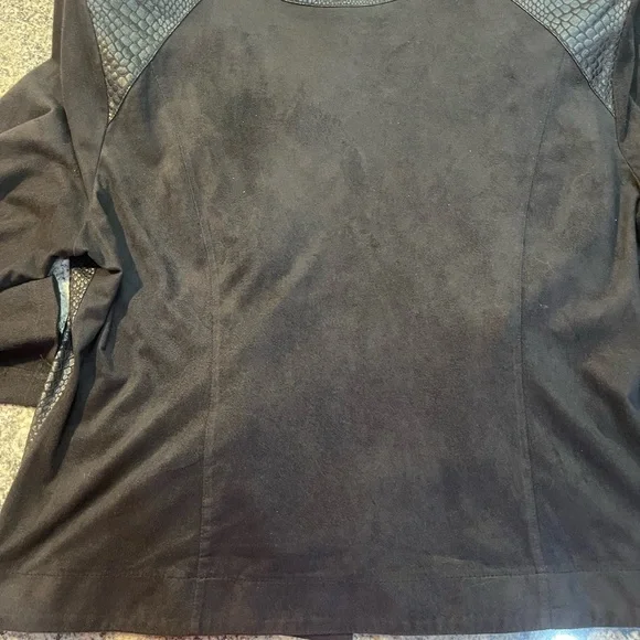 #230 Bali Black Blazer with Gold Details. Size XL - Picture 7 of 9